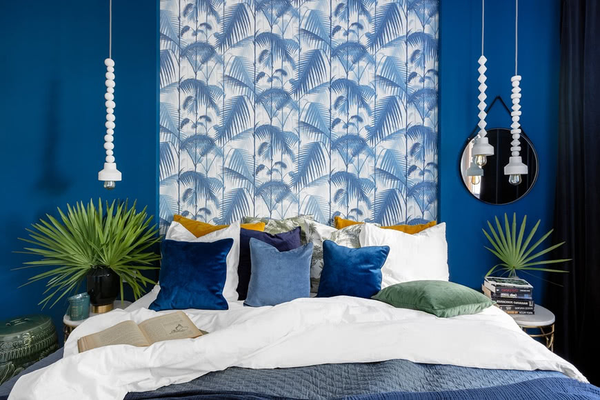 Спальня обои с узором дизайн в синем оттенке