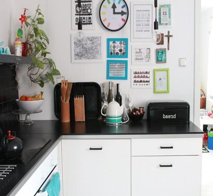 Белая кухня с черной столешницей – как устроить? Вдохновение и идеи