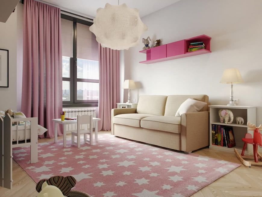 Гостиная пудровый диван розовые шторы коврик полка светлый пол белый потолок