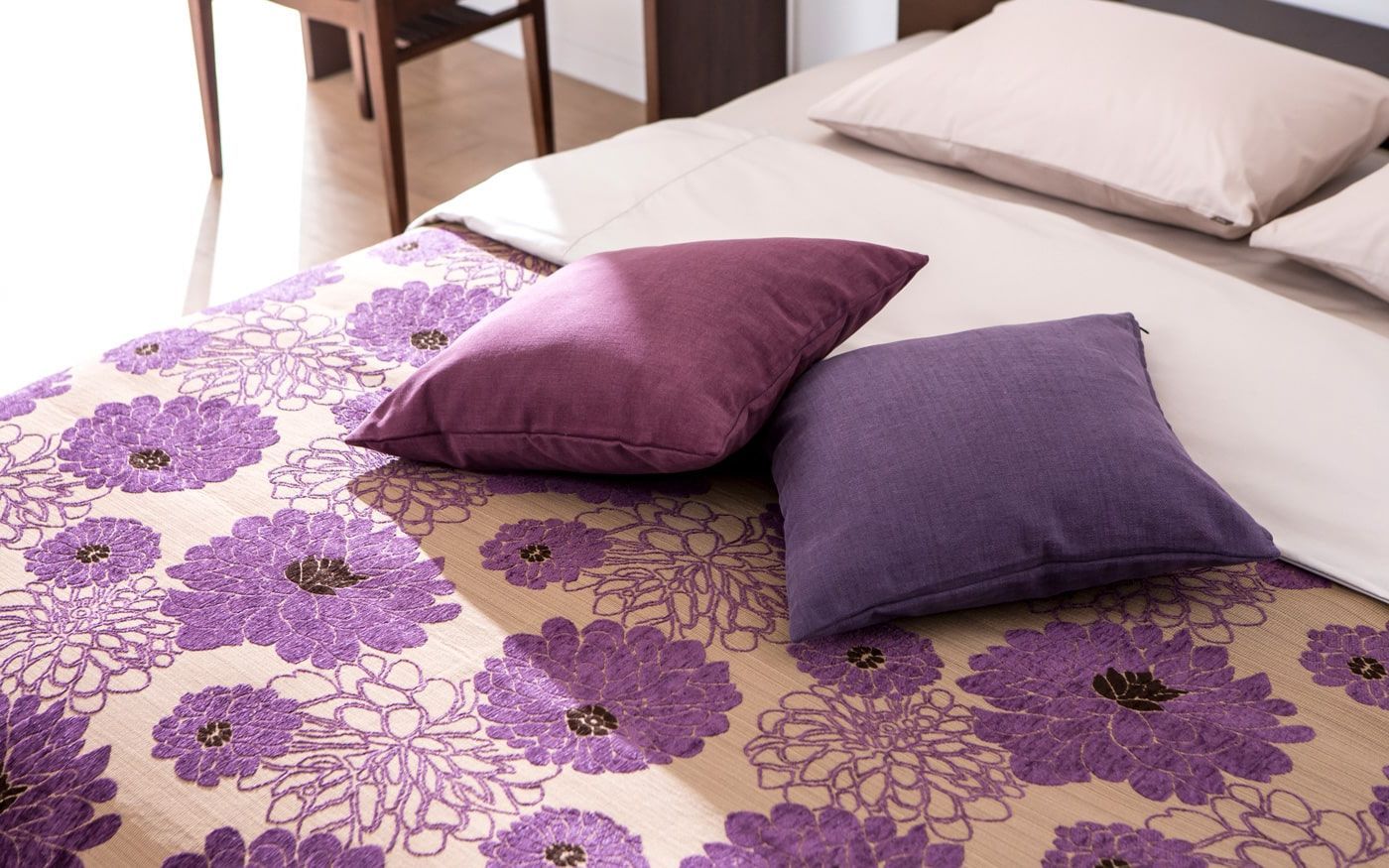 подушки в фиолетовых тонах