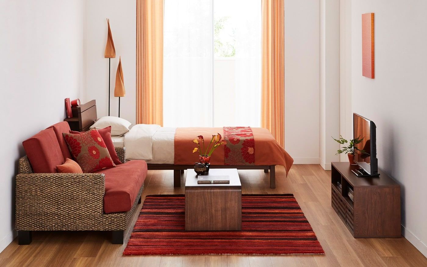 оранжевый диван