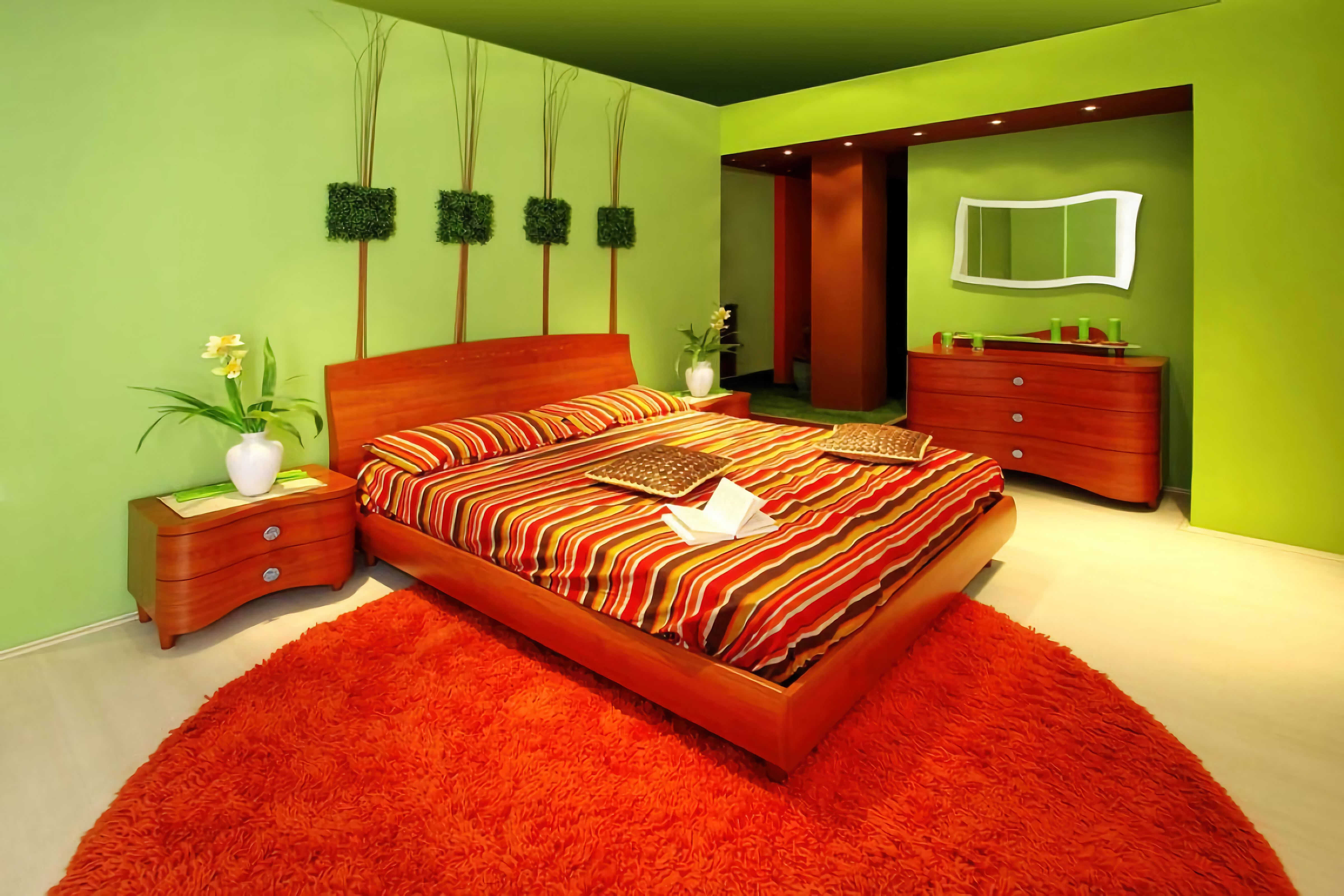 Спальня. Оранжевая кровать, мебель, коврик