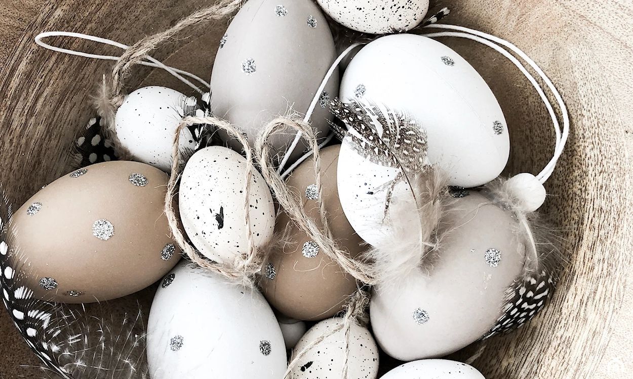Как покрасить пасхальные яйца?